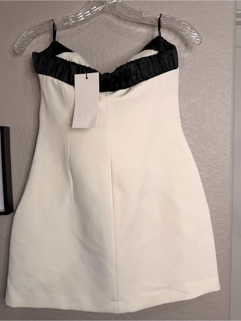Zara White Strapless Mini Skirt with Black Bow Tie Detail - Picture 3 of 10